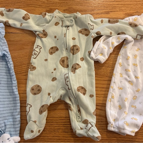 Carter's Newborn PJs bundle - Picture 5 of 7